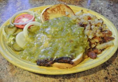 Horseman's Haven Green Chile Cheese Burger_edited
